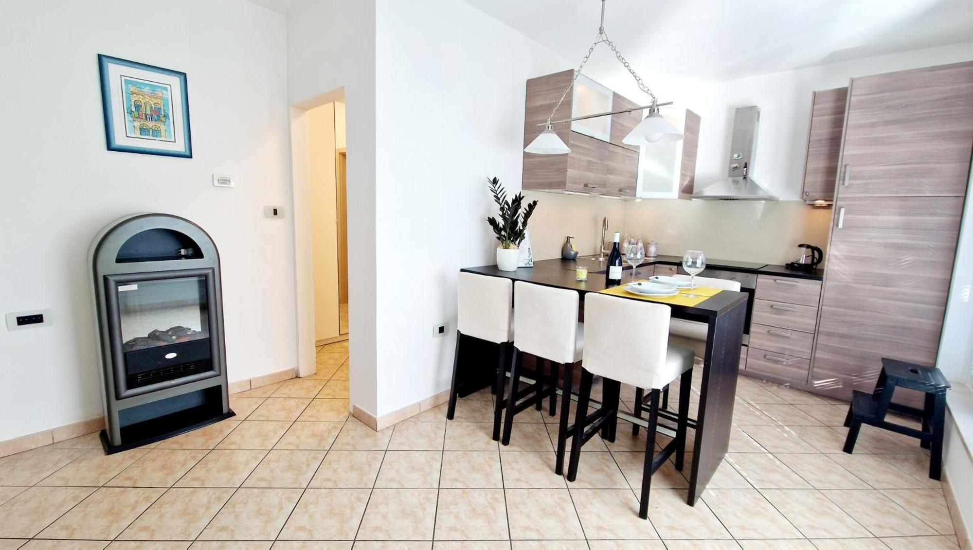 Apartment Secret Garden Crni Kal